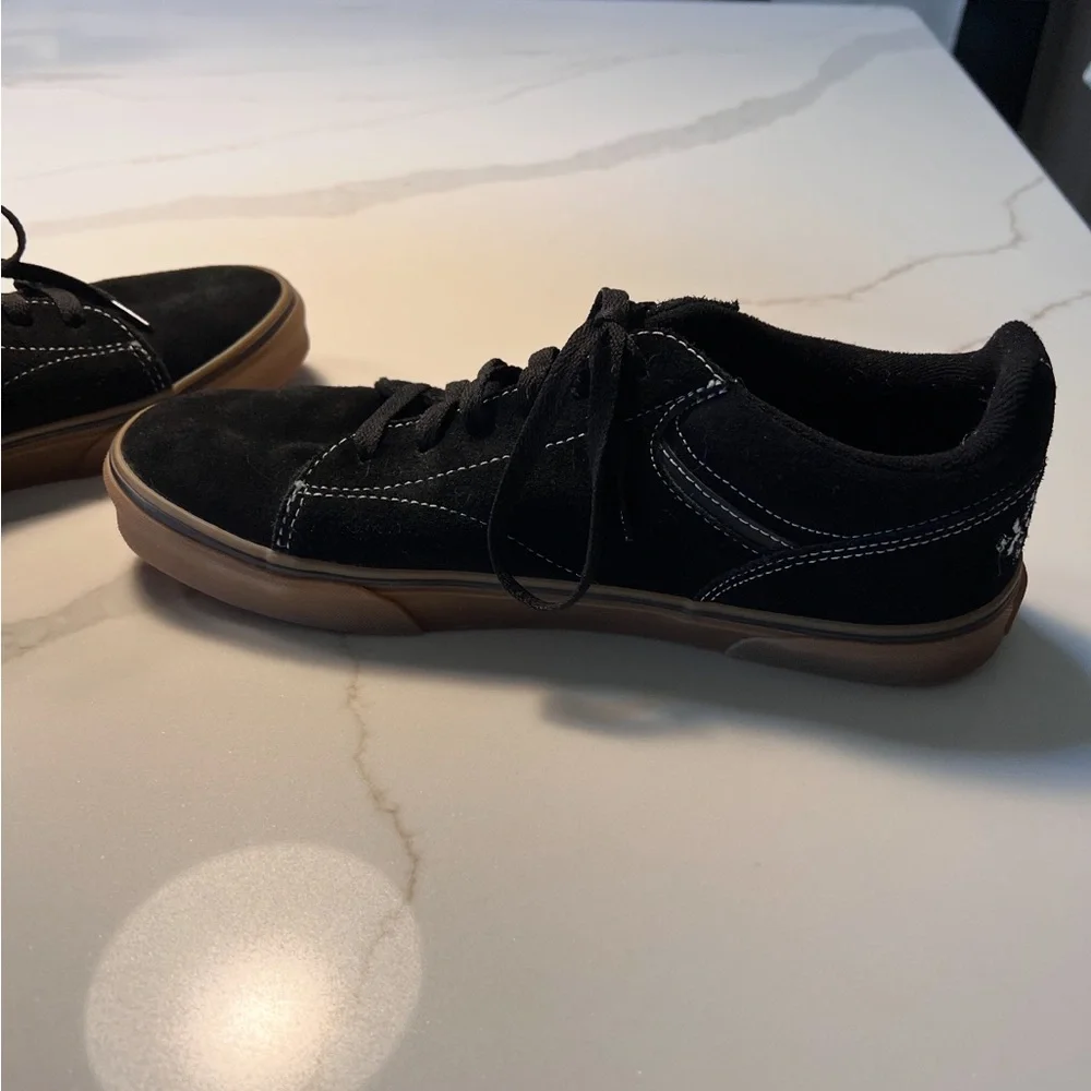Vans Seldan Skate Black Embroidered Skull Low Sneakers - Picture 6 of 10